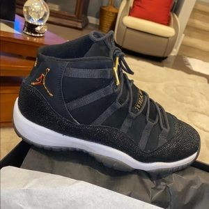 AIR JORDAN 11